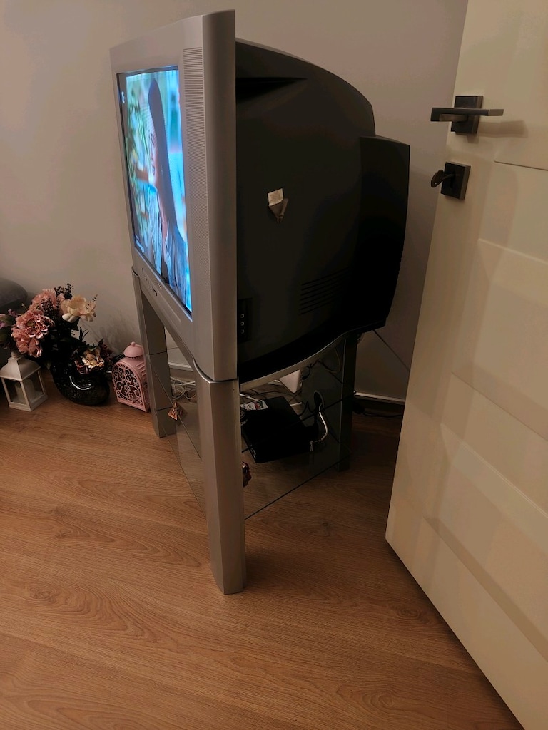 Philips 70 ekran tüplü televizyon ve özel sehpası - 2