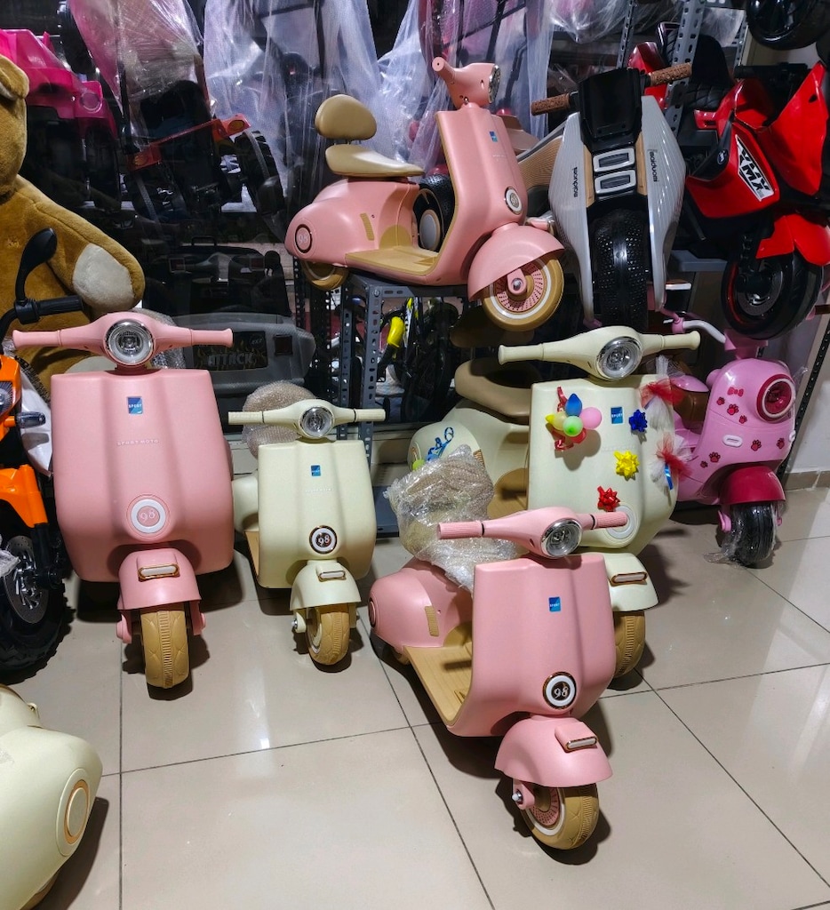 (KAMPANYA) 12+12 VESPA 2-6 YAŞ KUMANDALI&MANUEL AKÜLÜ ARABA SCOOTER - 5