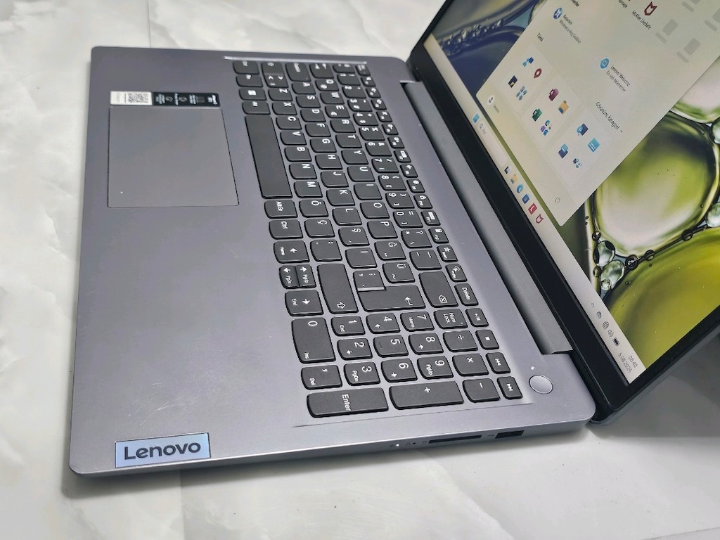 Lenovo i3 1115G4 8GB Ram 256GB SSD Laptop - 2