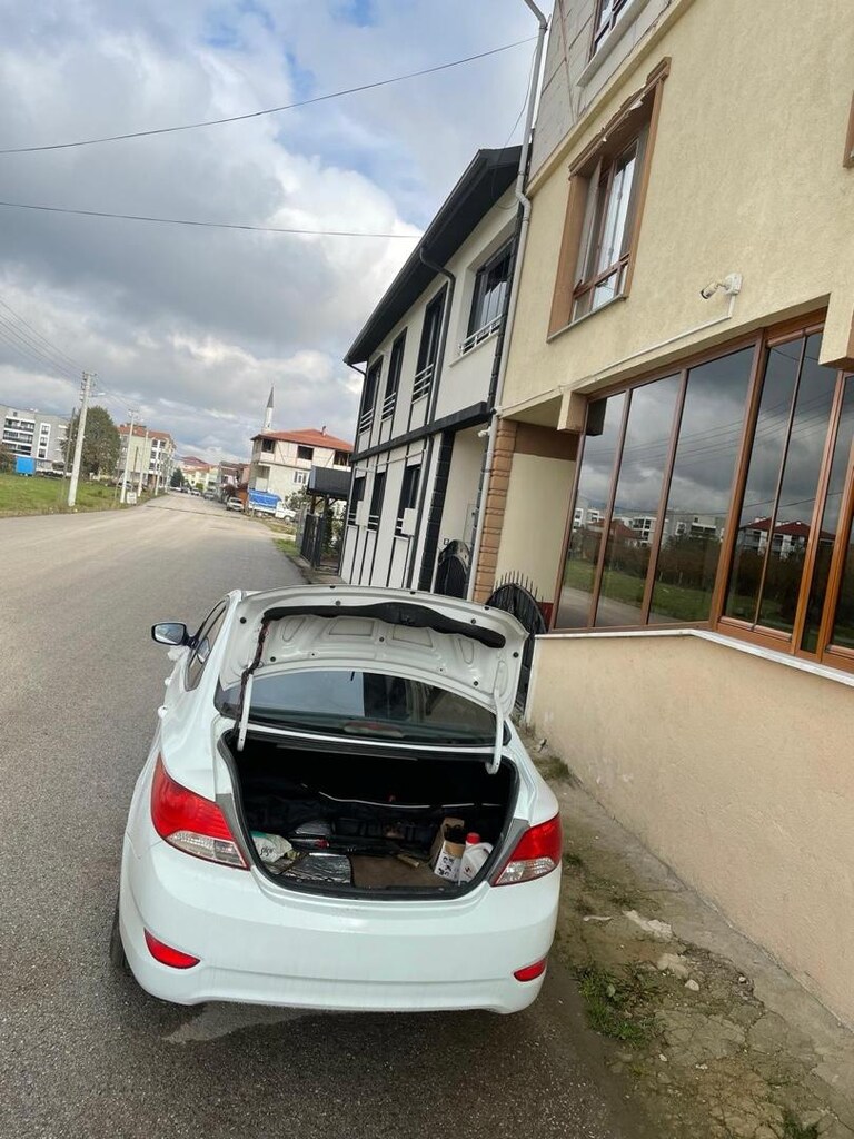 hyundai accent blue - 9