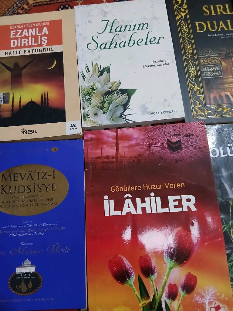 Dini kitaplar her türlü kitap var tanesi 100 tl - 2