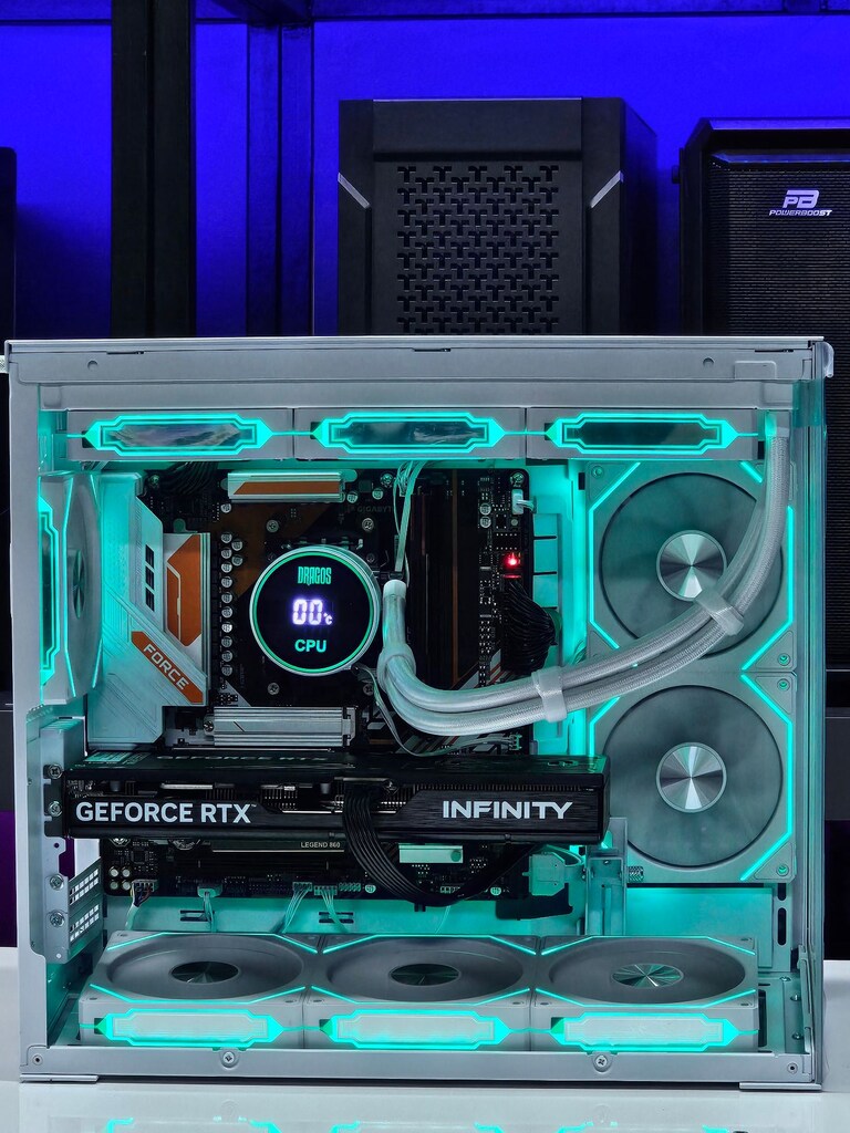 Ryzen 7 7800X3D - RTX 5070 12GB - 32GB RAM - 2TB M.2 SSD - 7