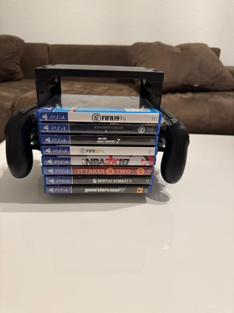 PS4 slim 1 TB + 2 orijinal kol + 8 oyun + oyun standı - 8