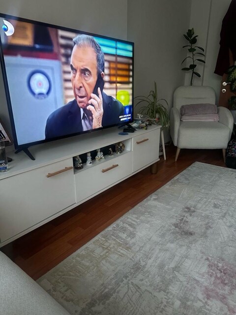 koltuk takımı ve tv ünitesi