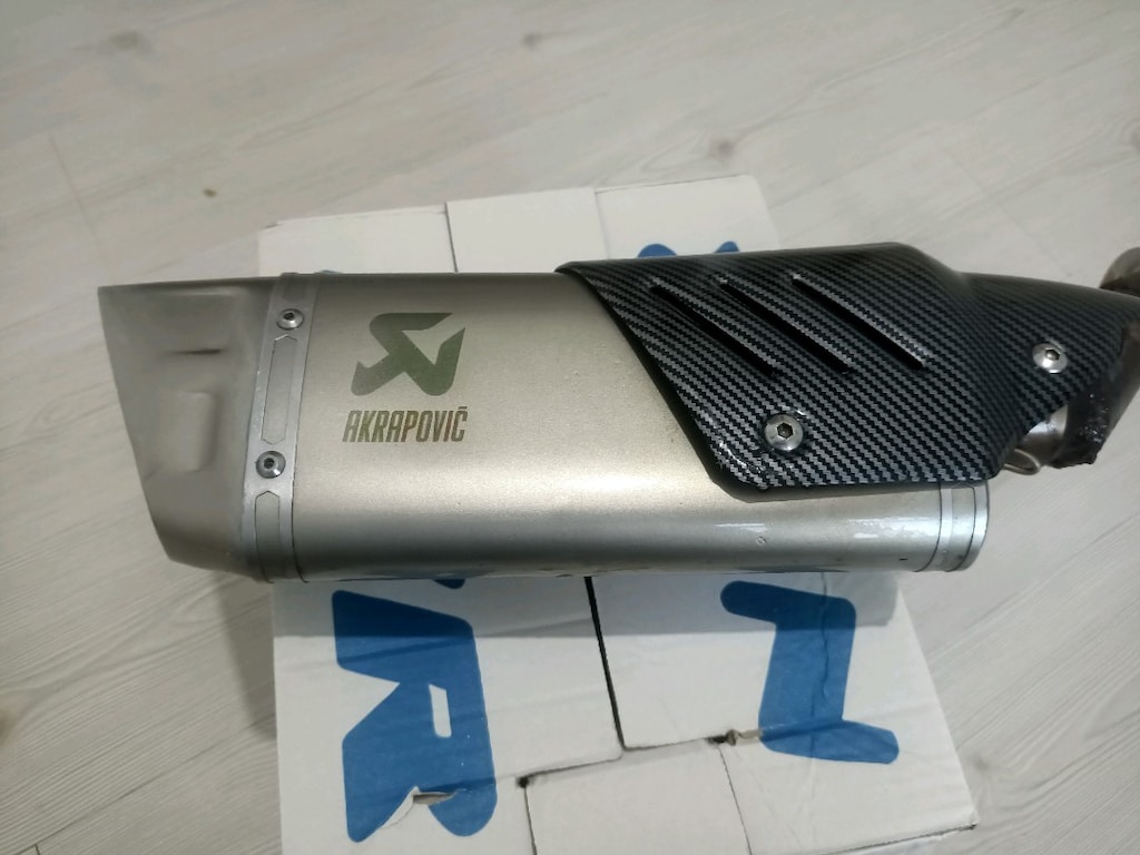 AKRAPOVİÇ EGZOZ