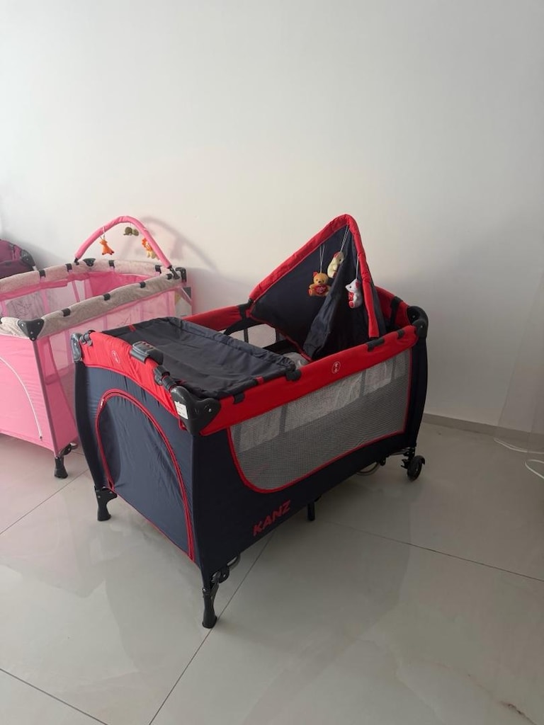 Bebek çocuk oyun parkı yatak