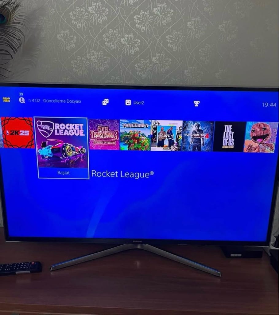 PS4 Slim + 2 DualShock 4 Kol + FC 26 ve Oyunlar - 3