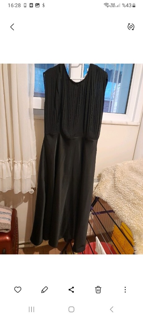 Üstü şifon pileli alti saten elbise