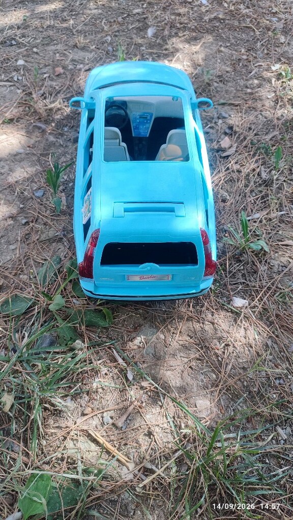 Plastik Volvo V70 Barbie arabası modeli oyuncak araba - 7