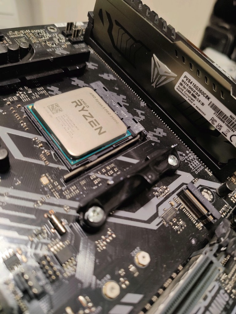 ASUS TUF B450PLUS - RYZEN 3400G -8GB 3600 mHz Ram - 2