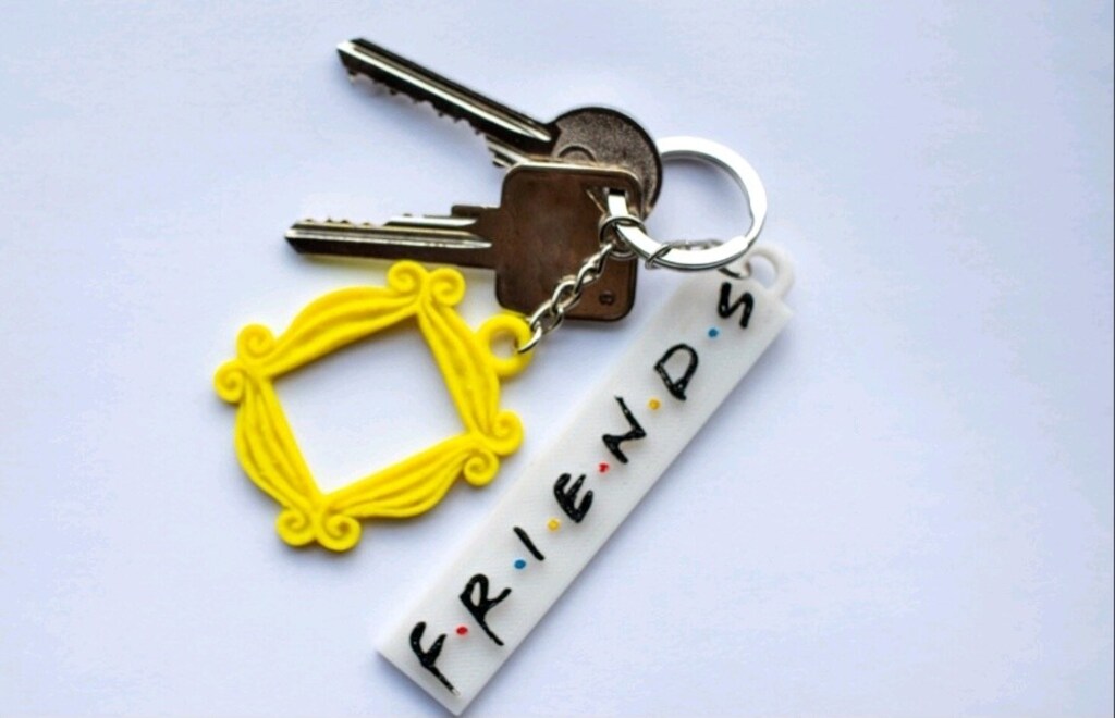 Friends Dizisi Monica Kapı Çerçevesi ve Logo Temalı Anahtarlık - 2