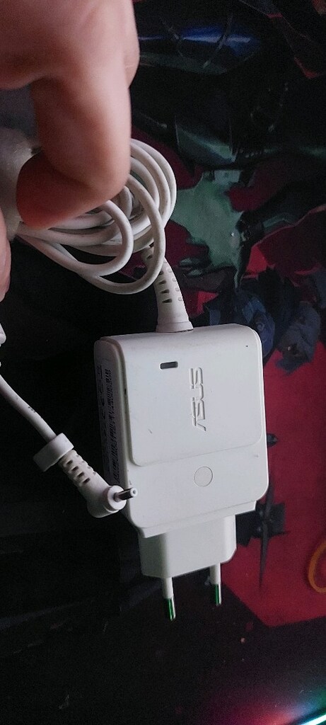 ASUS LATOPLAR ICIN ORIJINAL ADATOR 19 V 1.58 A - 2