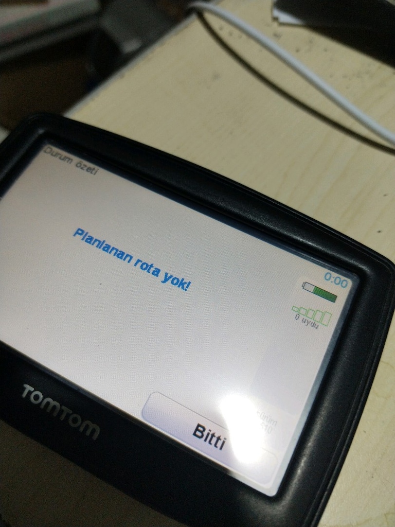 TEMİZ TOMTOM MARKA NAVİGASYON CİHAZI BATARYA DURUMU ORTA HALLİ - 2