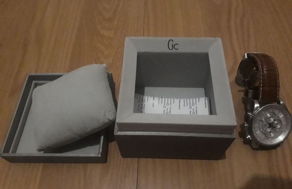 değerinin yarısı / FATURALI ORİJİNAL GUESS COLLECTİON (Gc) SAAT - 9
