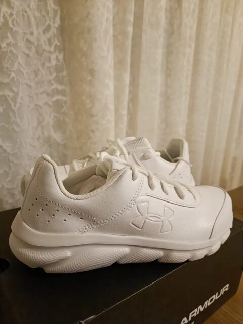 UNDER ARMOUR BEYAZ KADIN AYAKKABI