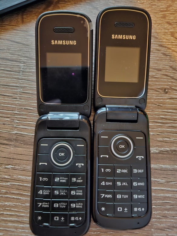 Samsung E-1190 Katlanabilir Tuşlu Telefon yurtiçi - 3