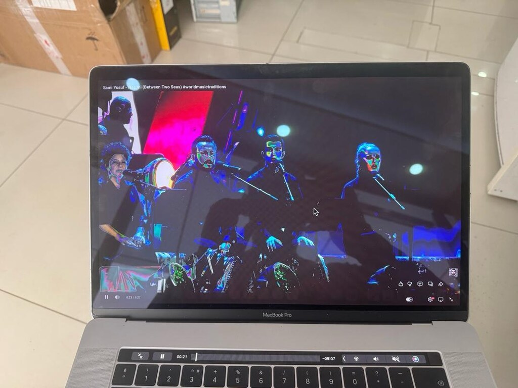 MacBook Pro i7 16/256 - 2