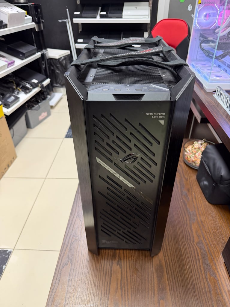ASUS ROG GAMİNG KASA RYZEN 7-7800X3D 32GB RAM 1 TB SSD RTX 5070 - 3