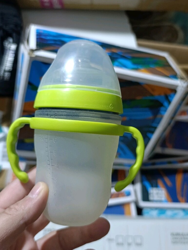 Comotomo Antikolik Silikon Biberon 250ml Yeşil - Orta Akışlı (3-6 AY) - 7