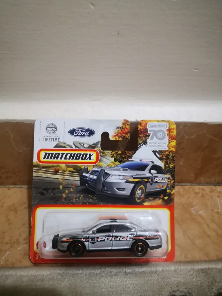 Matchbox ford police interceptor - 2