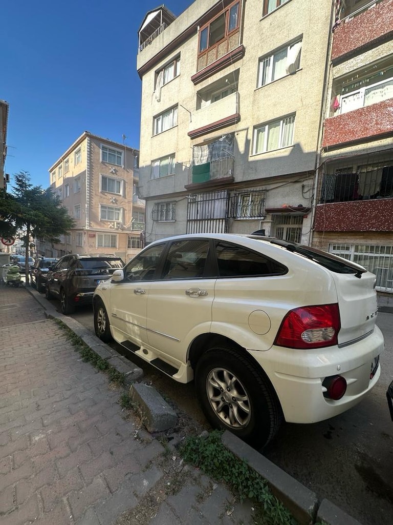 Beyaz Otomobil - 3