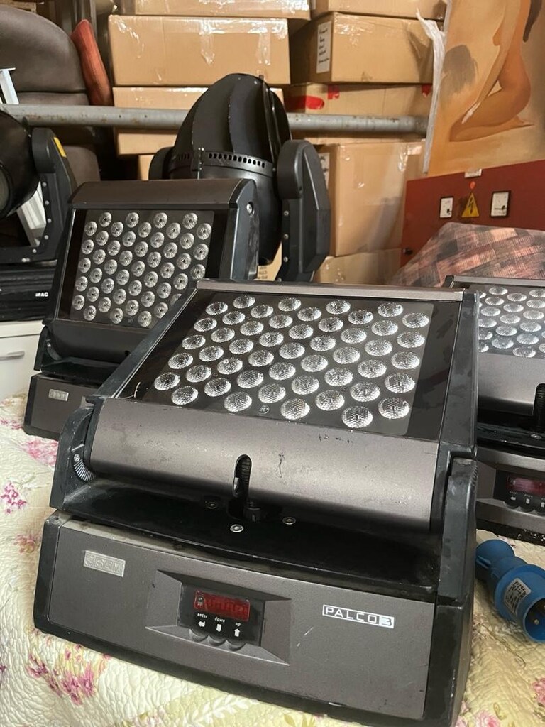 8 Adet Martin MAC 600 + 3 Adet LED Panel - Sahne Işık Seti - 6