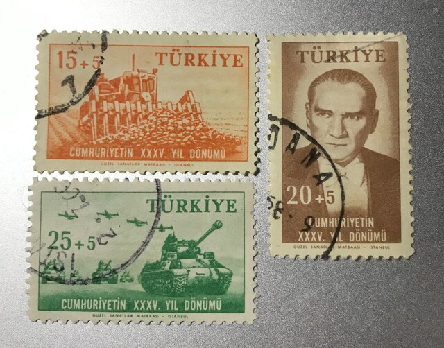 Cumhuriyet'in 35. Yılı 1958 / 3 Adet Pul