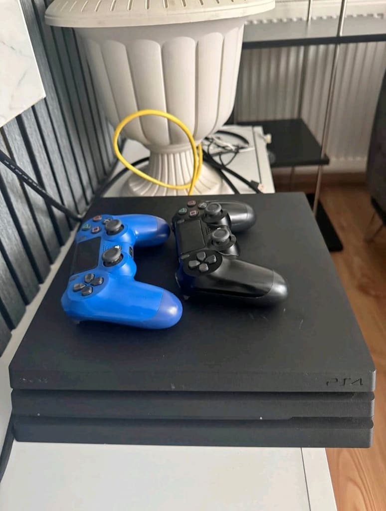 ps4 pro 1 tb - 2