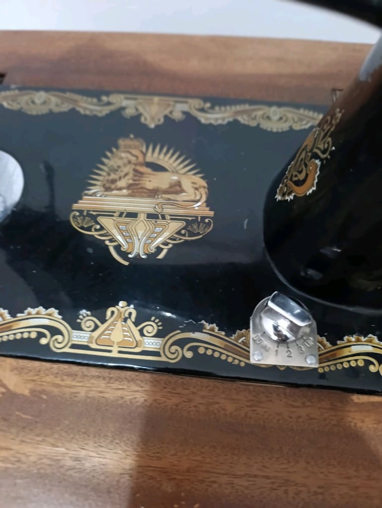 OMEGA Ahşap Tabanlı Vintage Dikiş Makinesi - 11