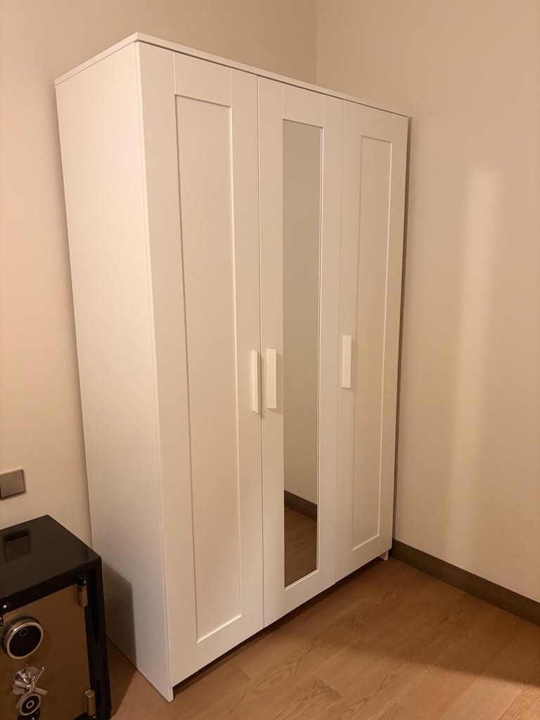 İKEA BRIMNES 3 KAPAKLI GARDIROP 117*190*50