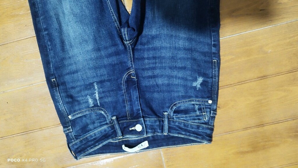 #Zara jeans pantolon.Piyasası çok pahalıdır...Çokça eşofman var.