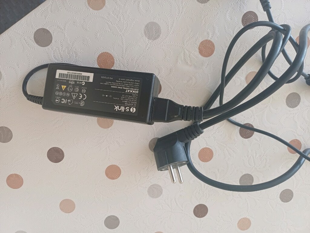 laptop şarj adaptörü