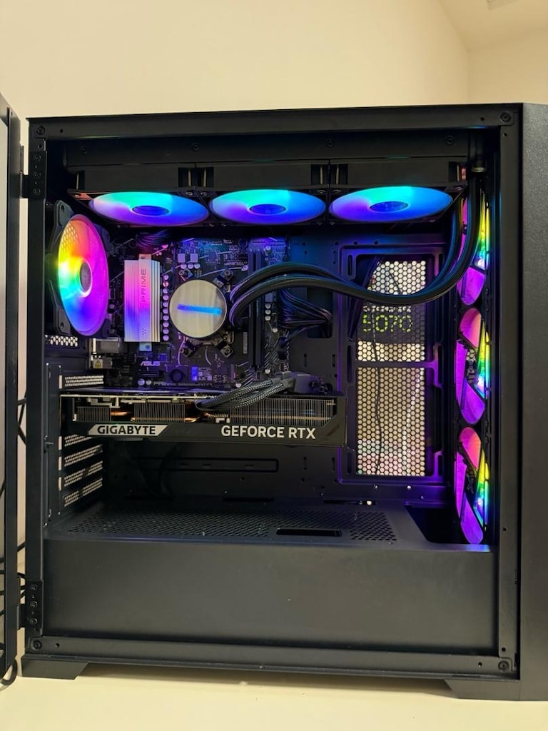 AMD Ryzen 7 7800X3D / RTX 5070 12GB / 32GB RAM / 1TB NVMe SSD - 2