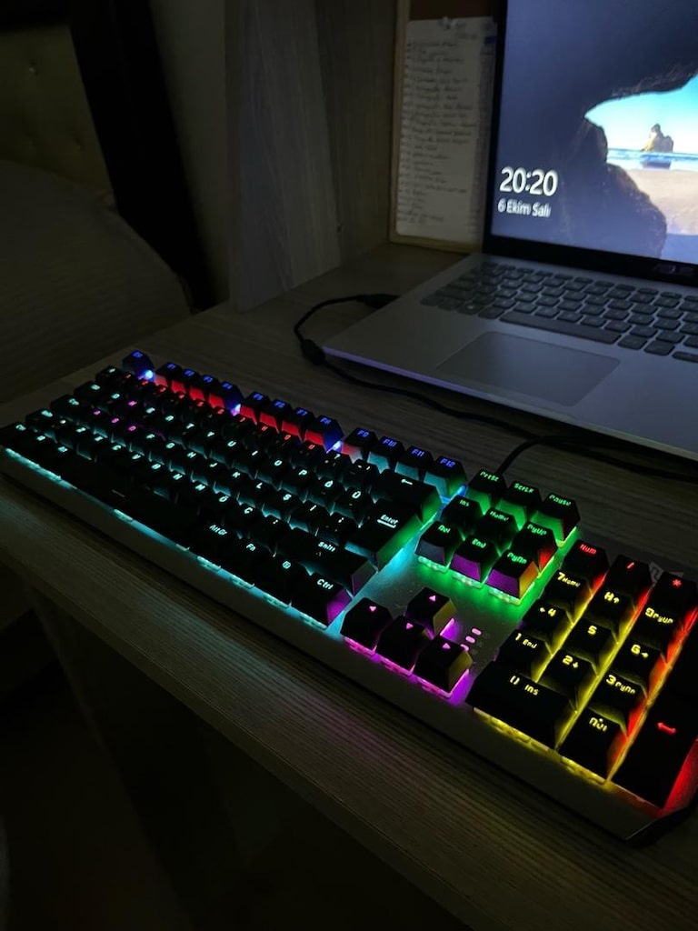 BLUEFORCE RGB MEKANİK OYUNCU KLAVYESİ SIFIR - 2