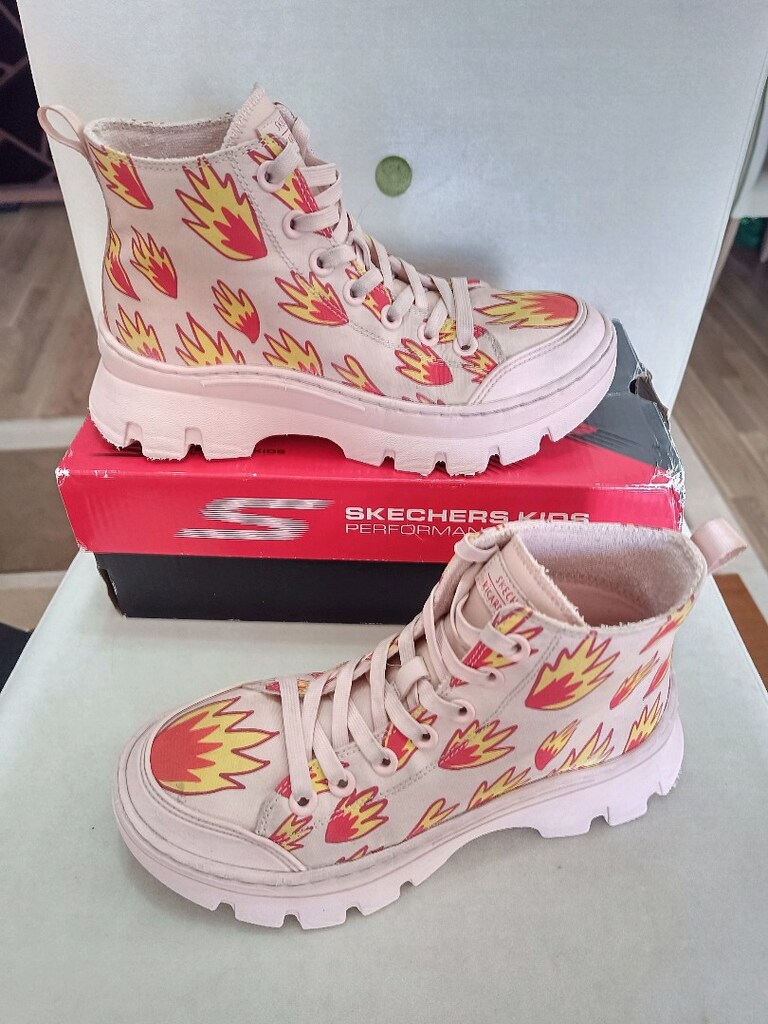 Skecchrs Surge Orjinal sıfır gibi üründür.Denemek için 1 kez giyilmis - 7