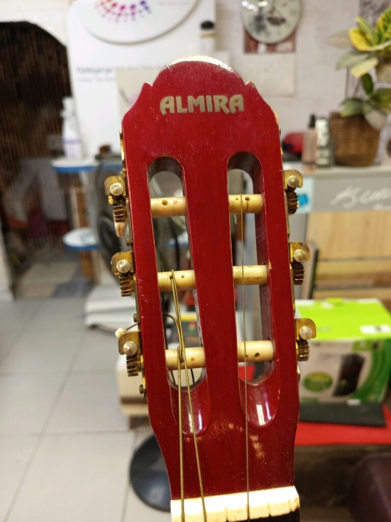 tertemiz sağlam gitar - 2