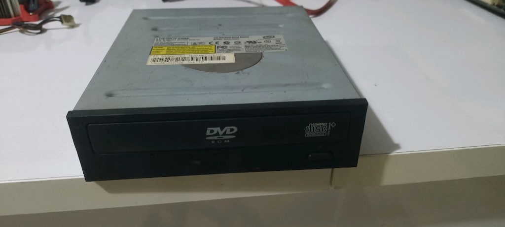 Lite-On dahili SATA DVD-RW sürücü (iHAS124 serisi - 3