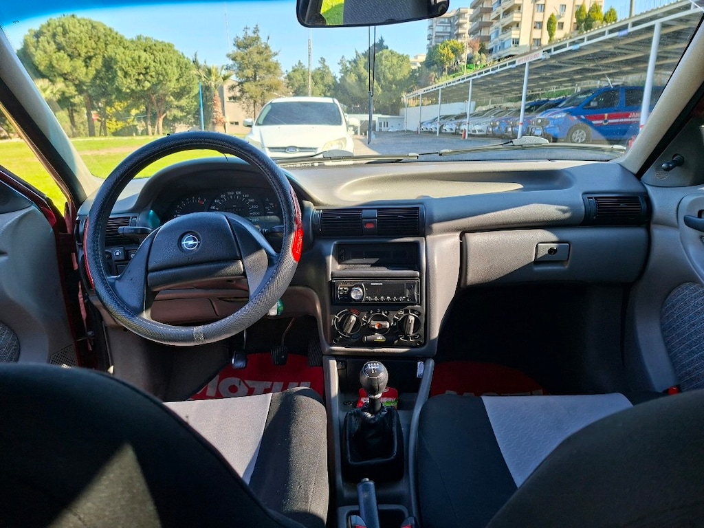 opel Astra GL 1.6 hetcbek - 9