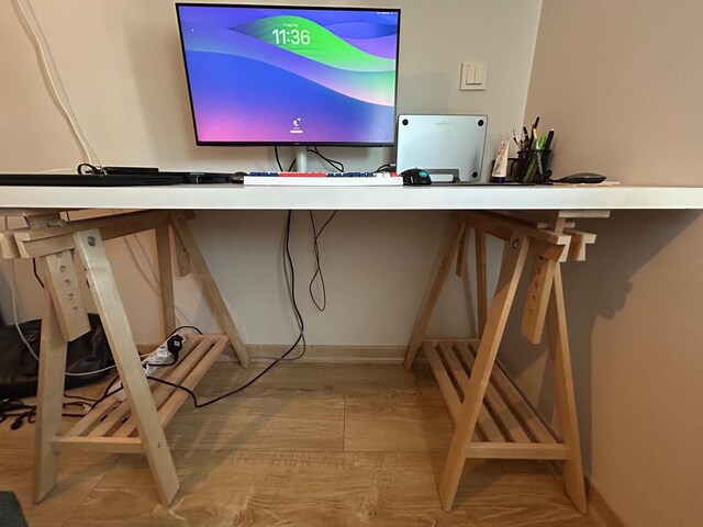 IKEA LAGKAPTEN/MITTBACK AYARLANABİLİR ÇALIŞMA MASASI 140X60CM