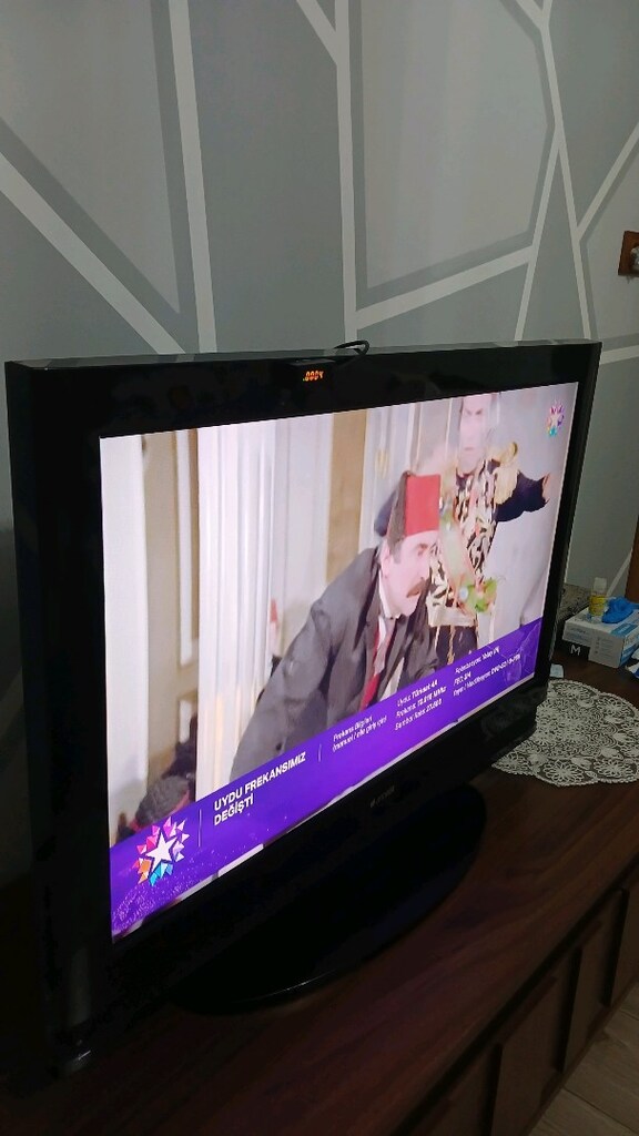 32 inc tv - 2