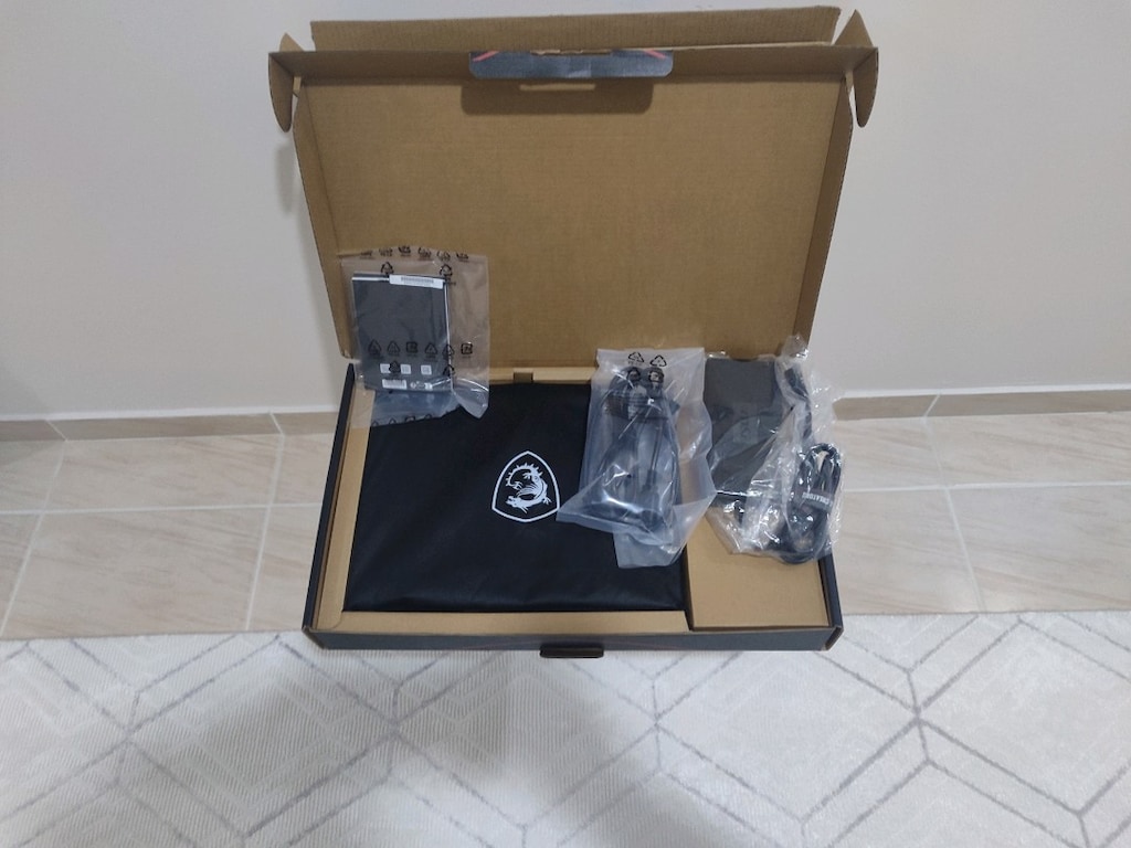 MSI VECTOR 12GB RTX5070Tİ CORE ULTRA 7 255HX 16RAM 1TBSSD 16AY GARANTİ - 10