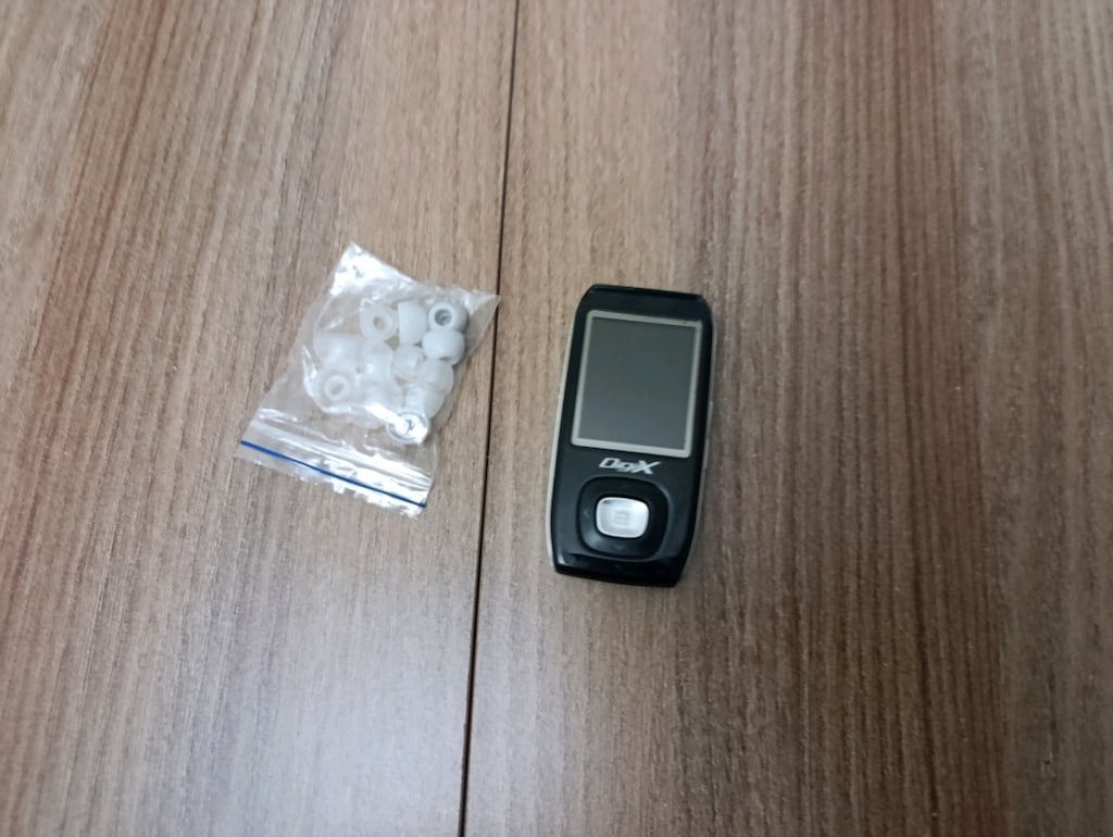 eski telefon şarj aleti ve USB kablosu - 6