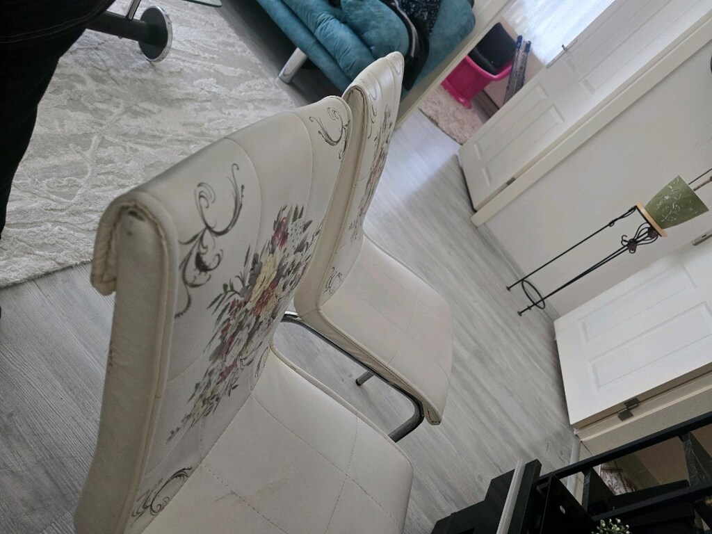 doğtaş çiçek desenli çok temiz 2 adet deri sandalye. - 5