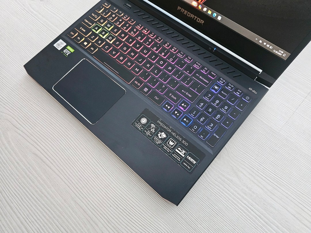 Acer Predator Helios 300 Rtx3060 i7 Laptop - 4