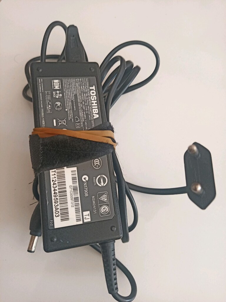 Toşiba orjinal leptop adatörü - 3