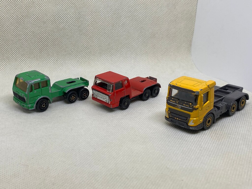 3 adet MAJORETTE - 2