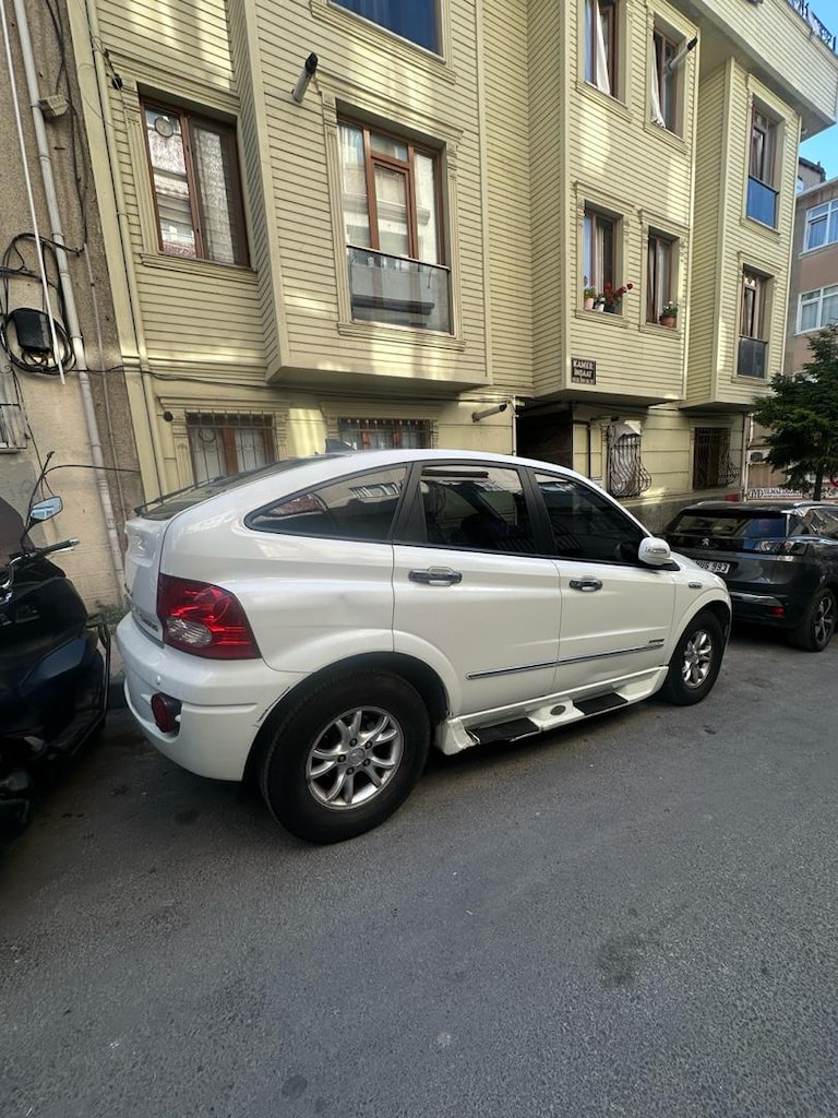 Beyaz Otomobil - 6