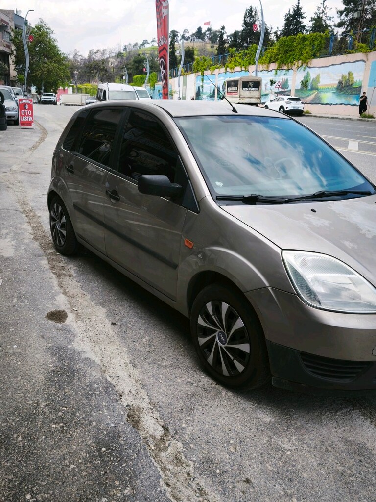 2005 Ford Fiesta confort - 2