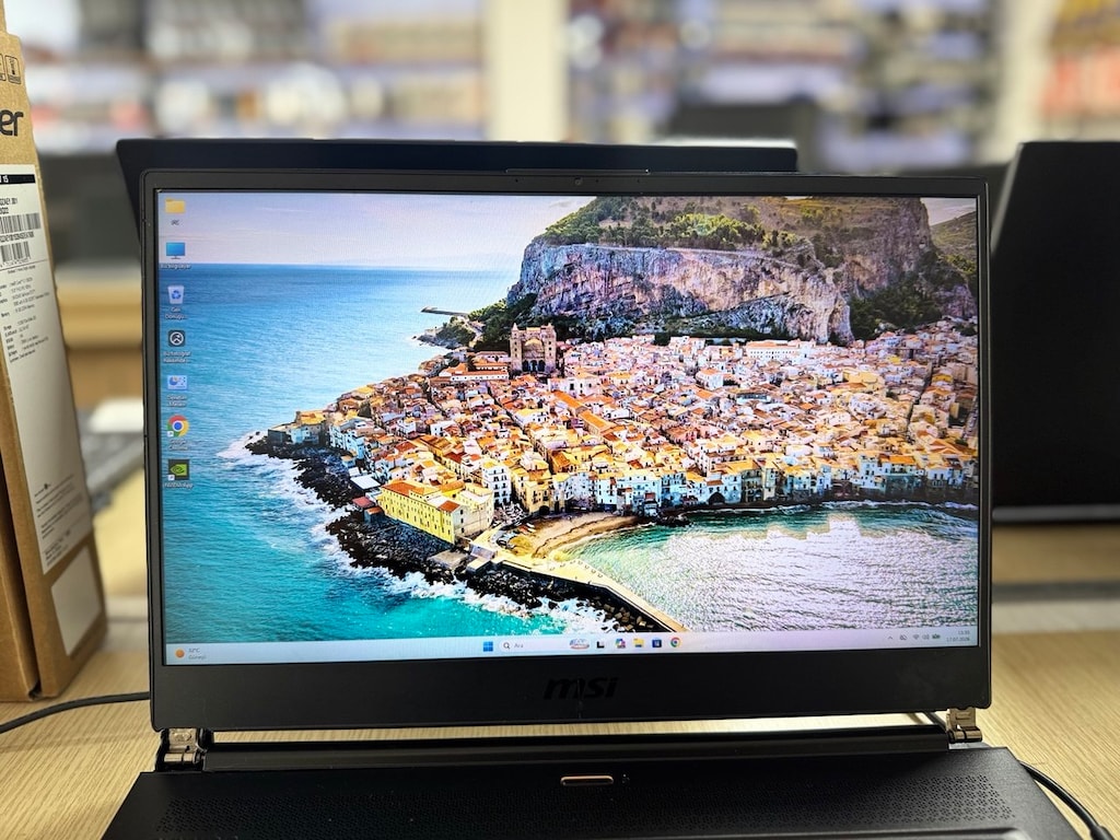 MSİ İ7 9750H İŞLEMCİ | 2060 6GB E.KART | 16GB RAM | 256GB SSD - 3