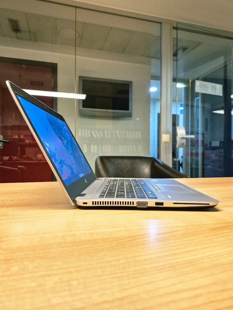 Laptop HP i5 İşlemcili 8GB Ram 512GB Ssd İnce ve Hafif Pili Sağlam - 3